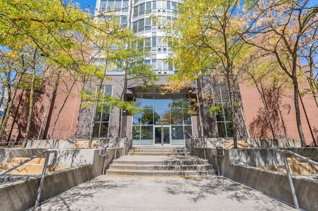 810 - 63 Keefer Place
