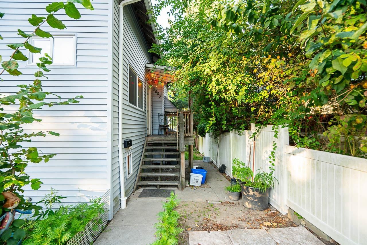 Listing Image 4