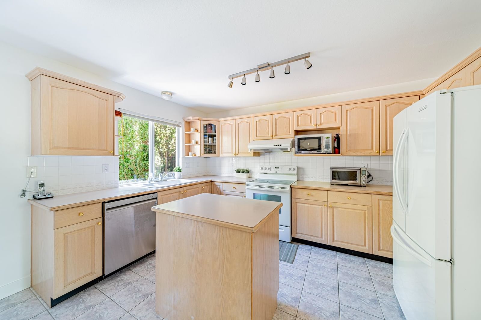Listing Image 14