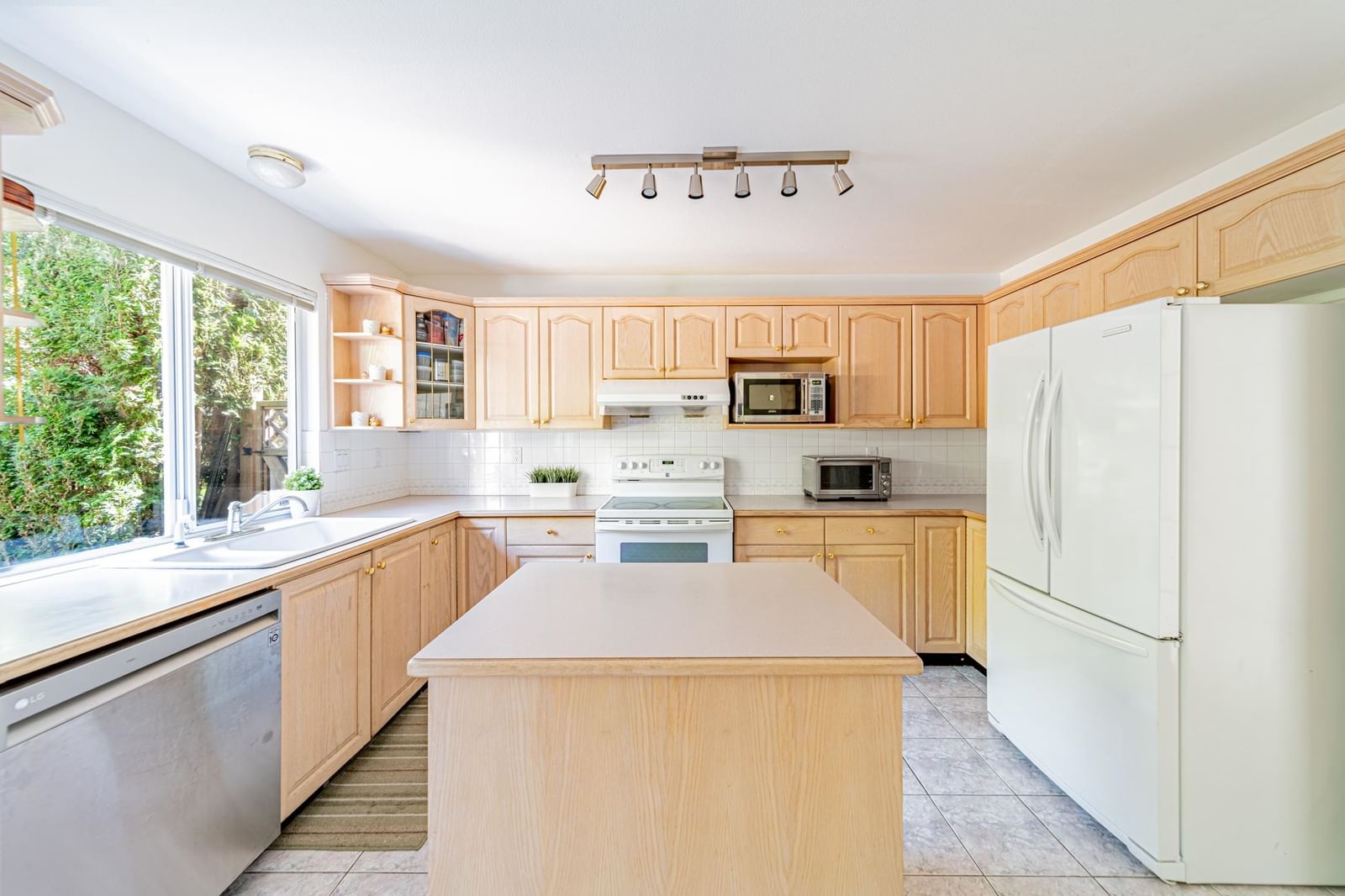 Listing Image 15