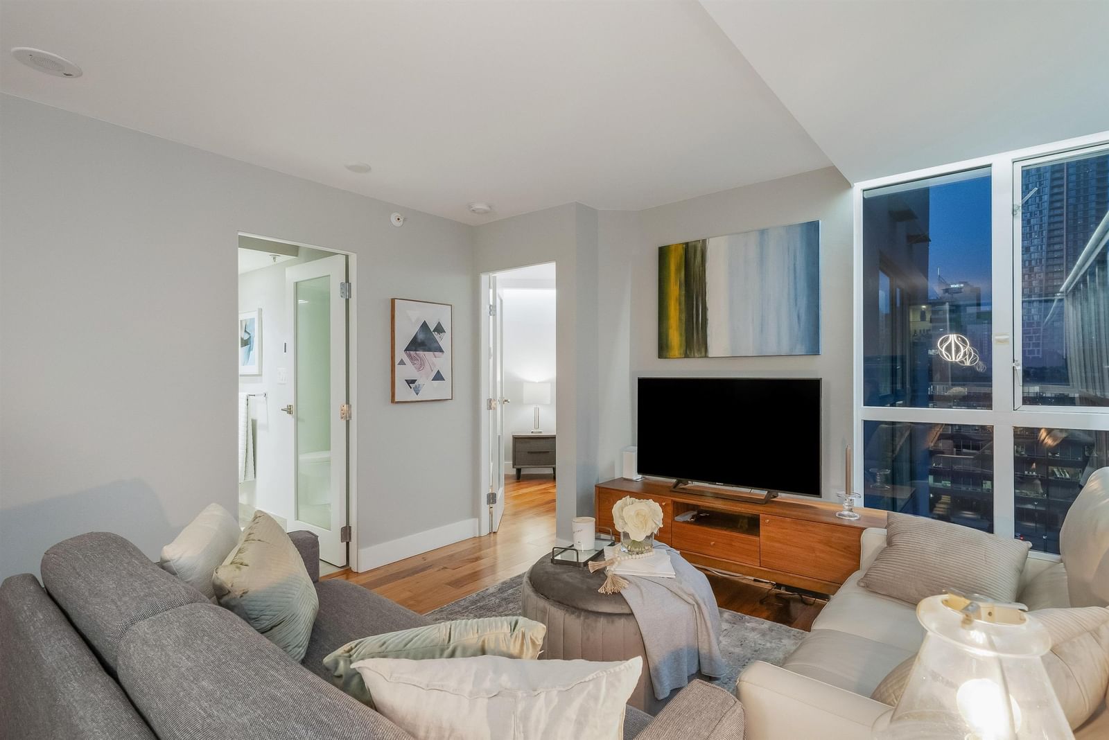 Listing Image 7