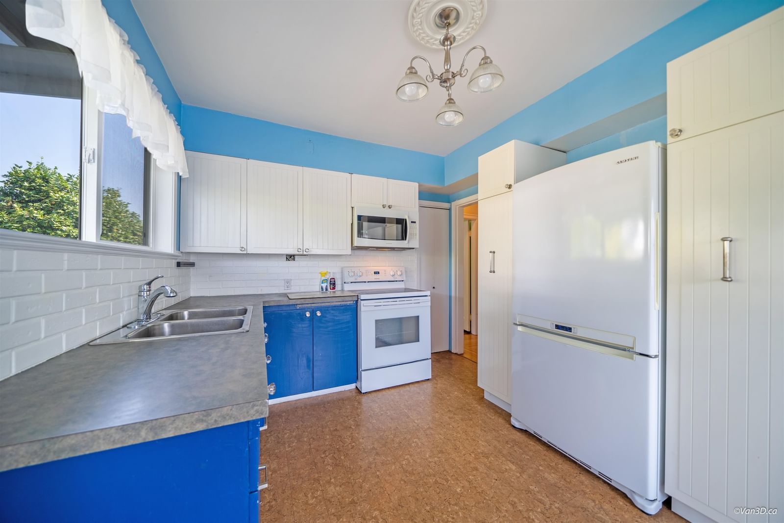 Listing Image 4
