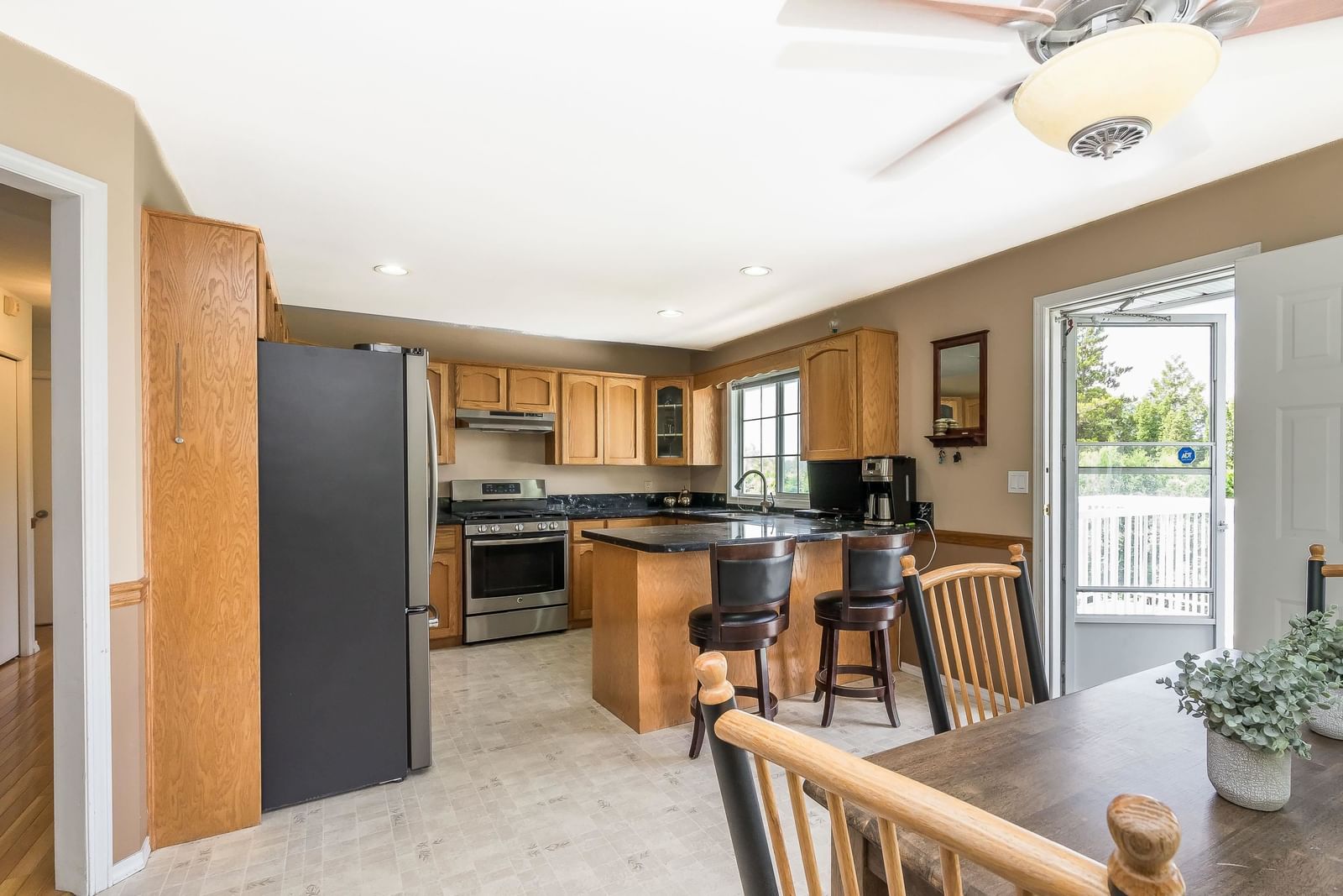 Listing Image 6