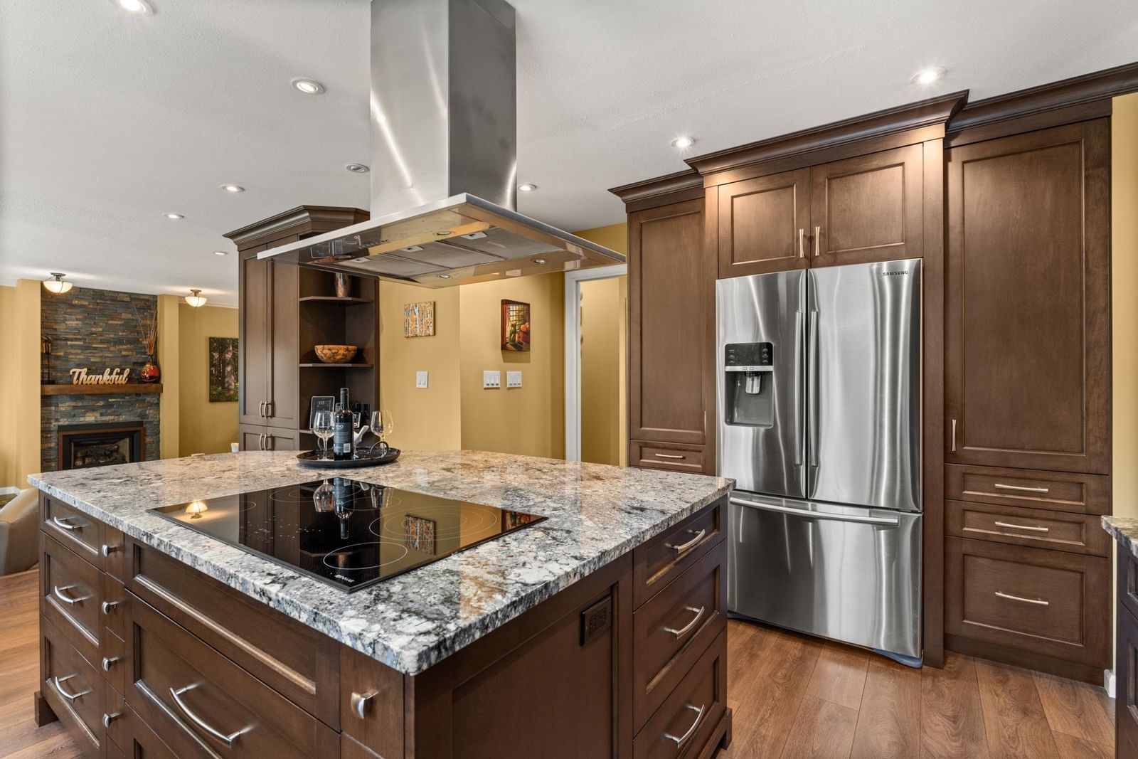 Listing Image 9