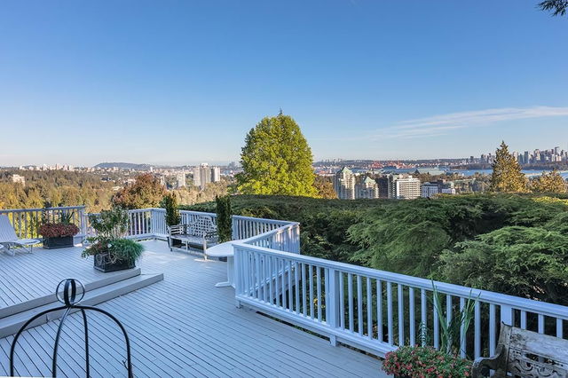 878 Anderson Crescent