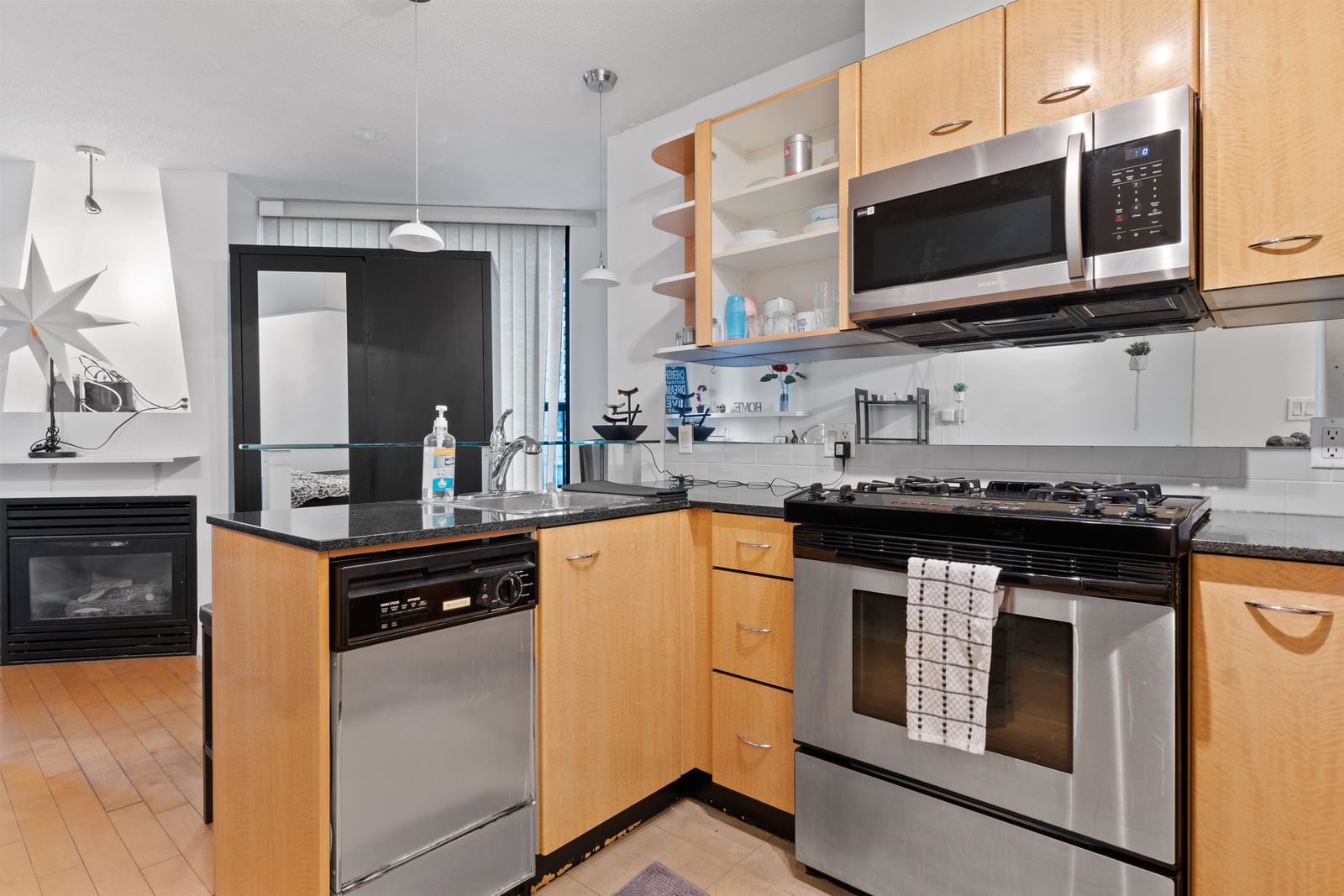 Listing Image 12