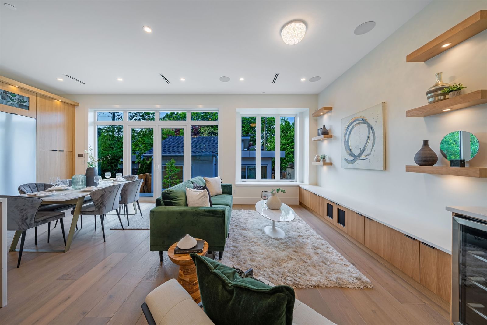 Listing Image 10