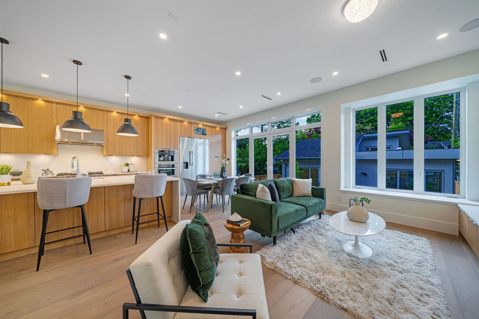 Listing Image 11