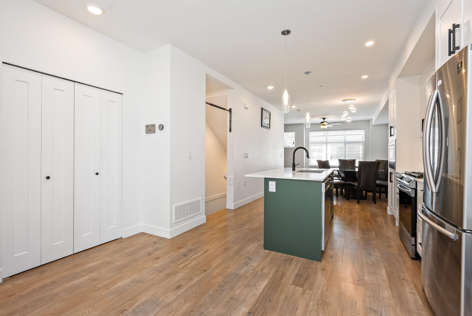 Listing Image 16