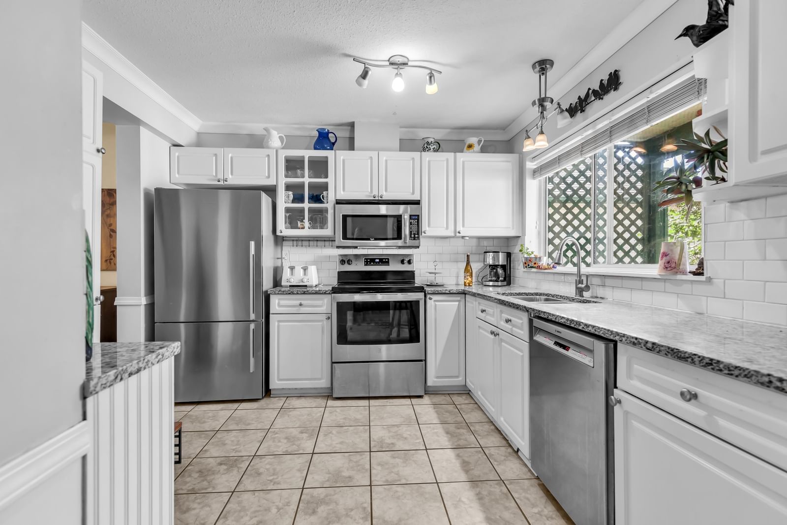 Listing Image 5