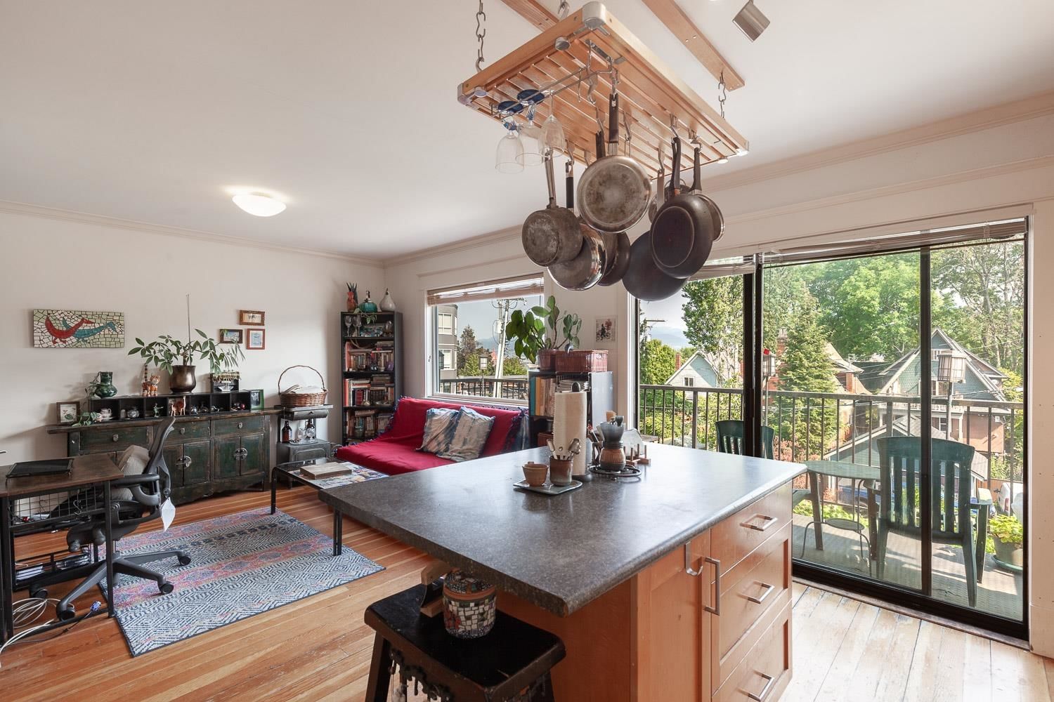 Listing Image 19