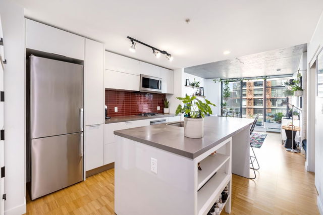 2807 - 108 Cordova Street