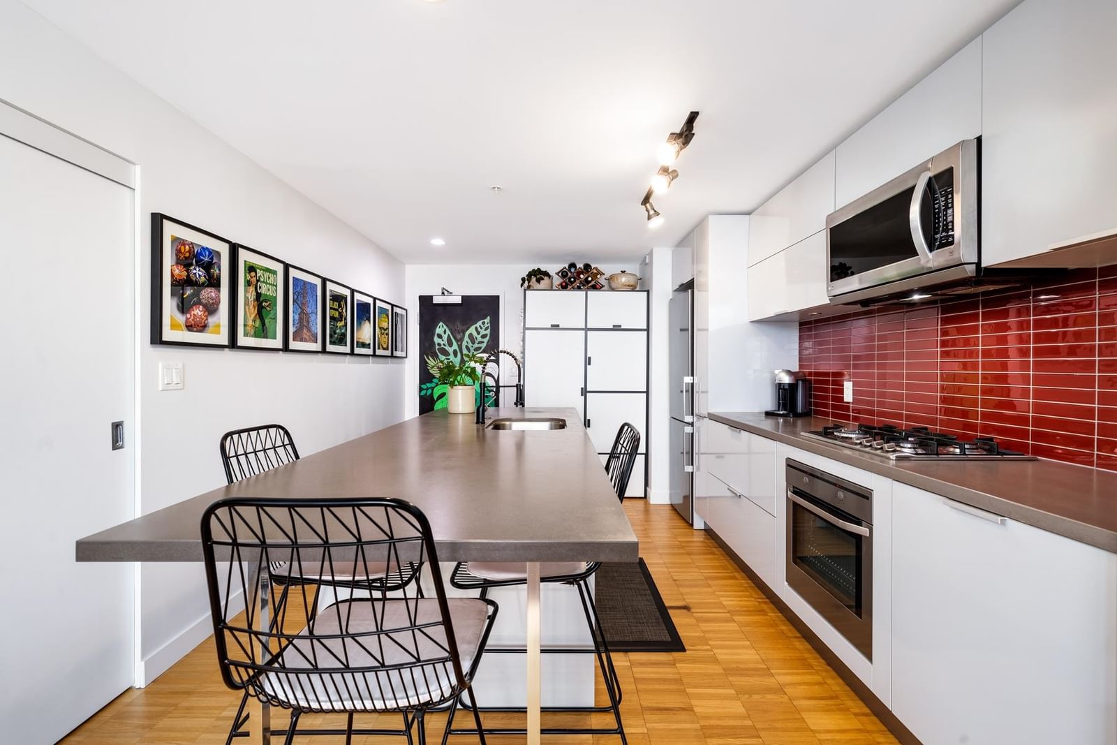 Listing Image 9