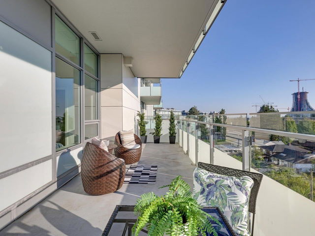 502 - 5077 Cambie Street