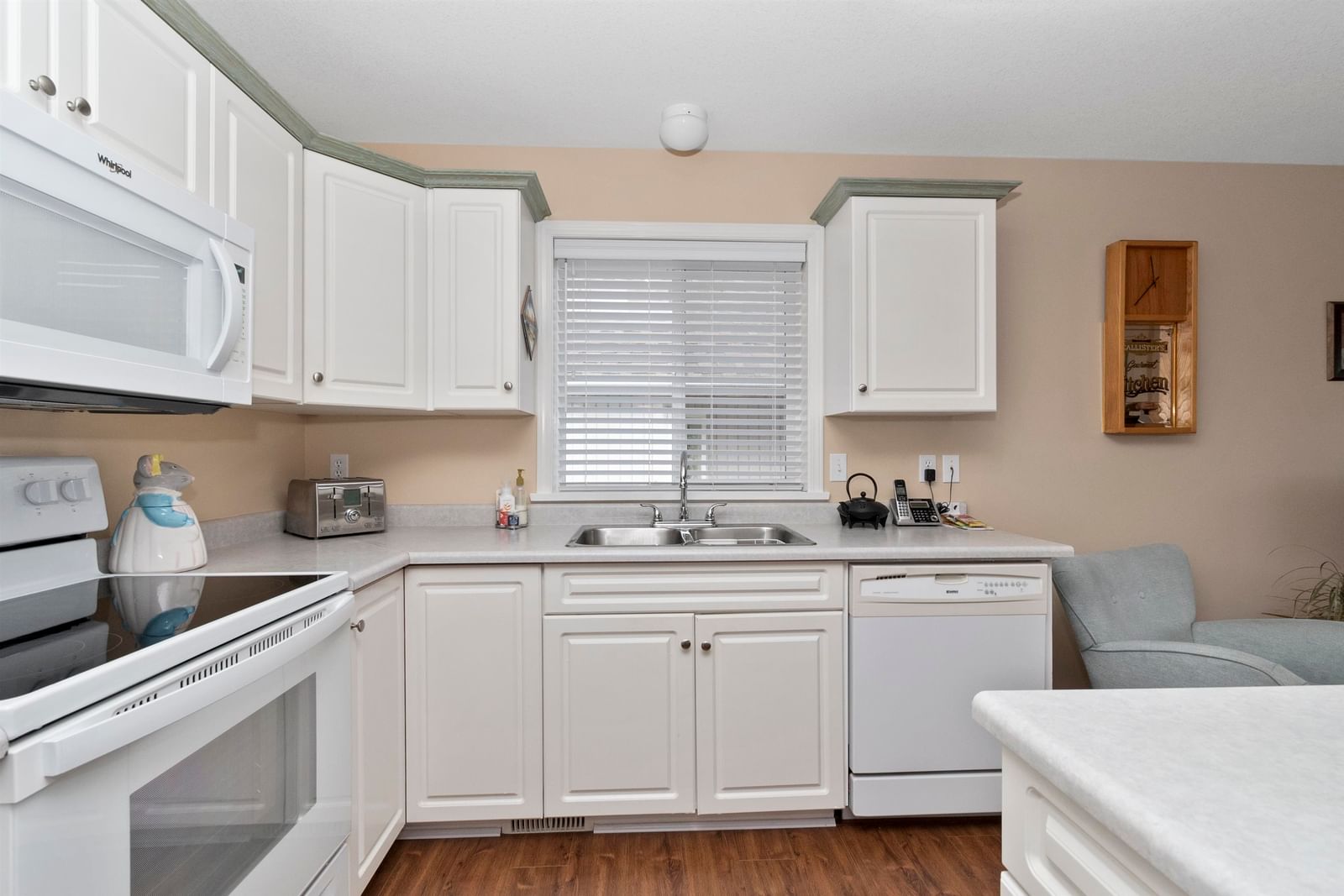 Listing Image 12