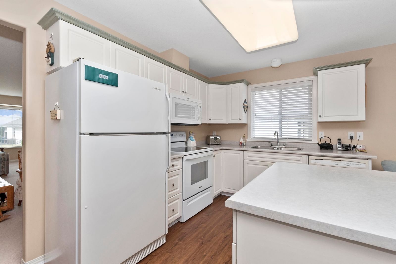 Listing Image 9