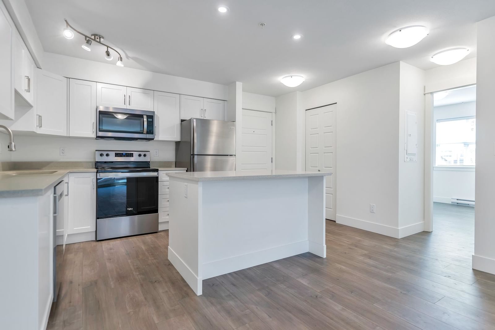 Listing Image 9