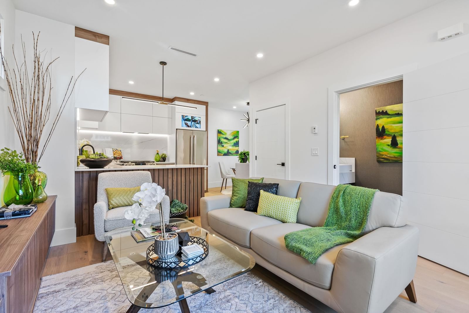 Listing Image 11