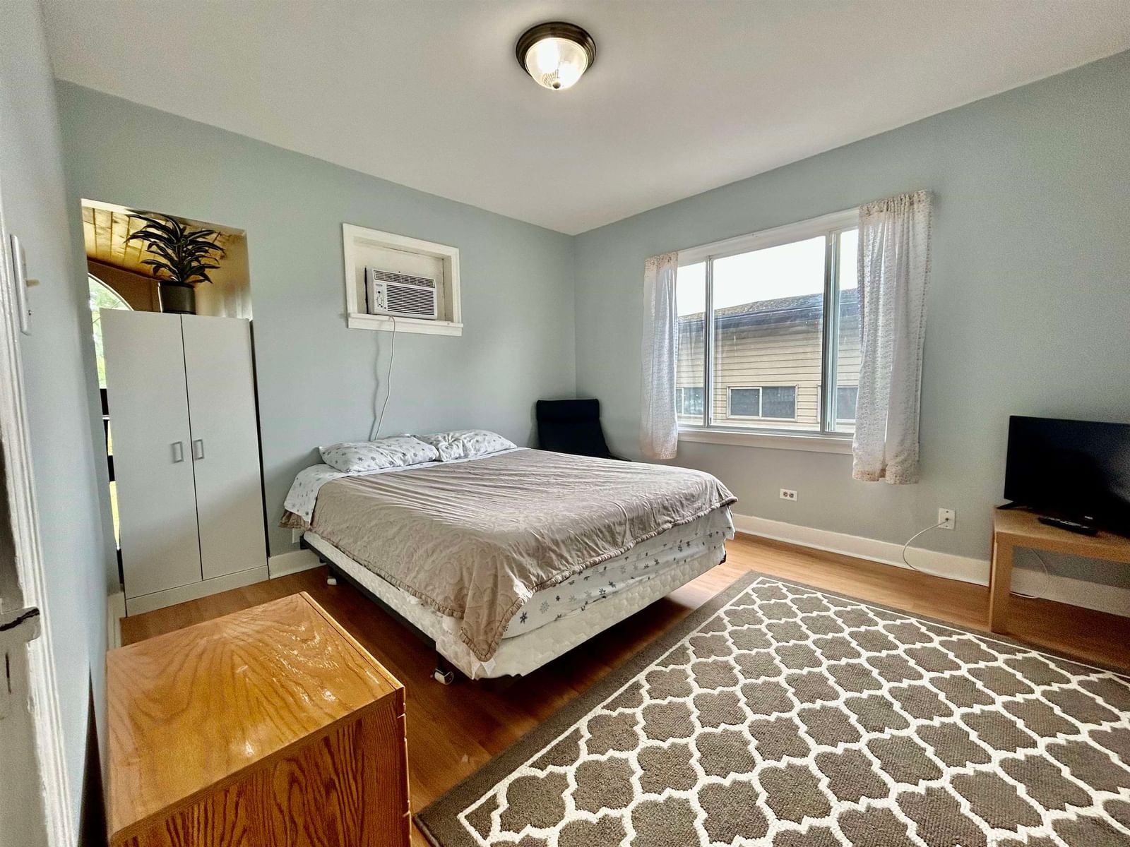 Listing Image 11