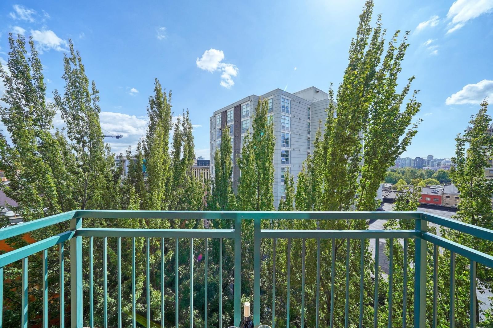 Listing Image 12