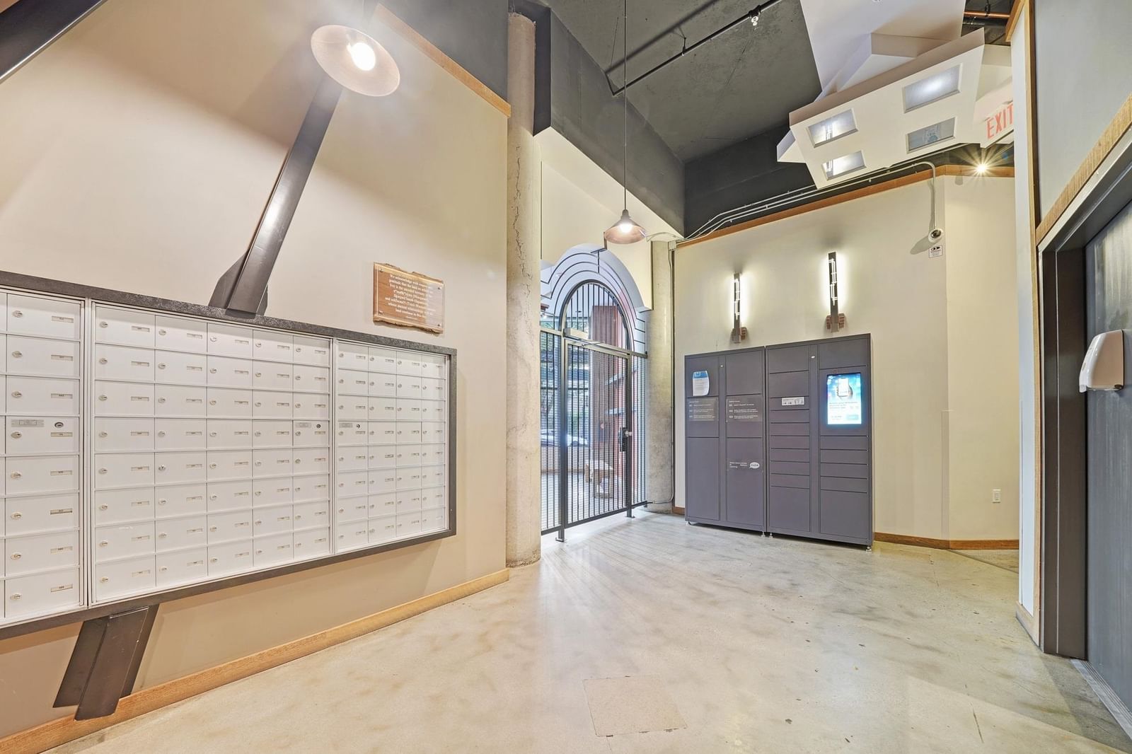 Listing Image 19