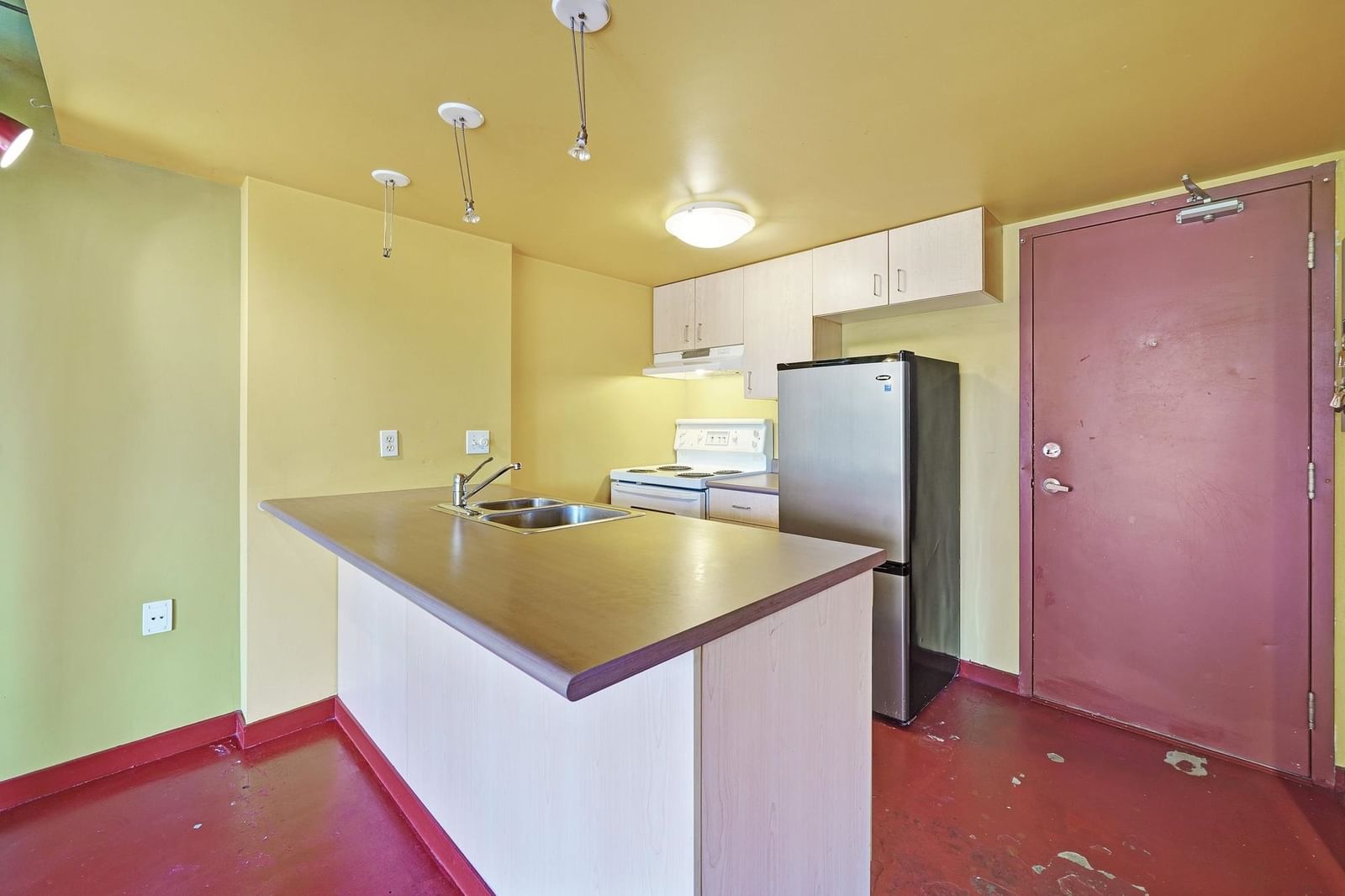 Listing Image 6