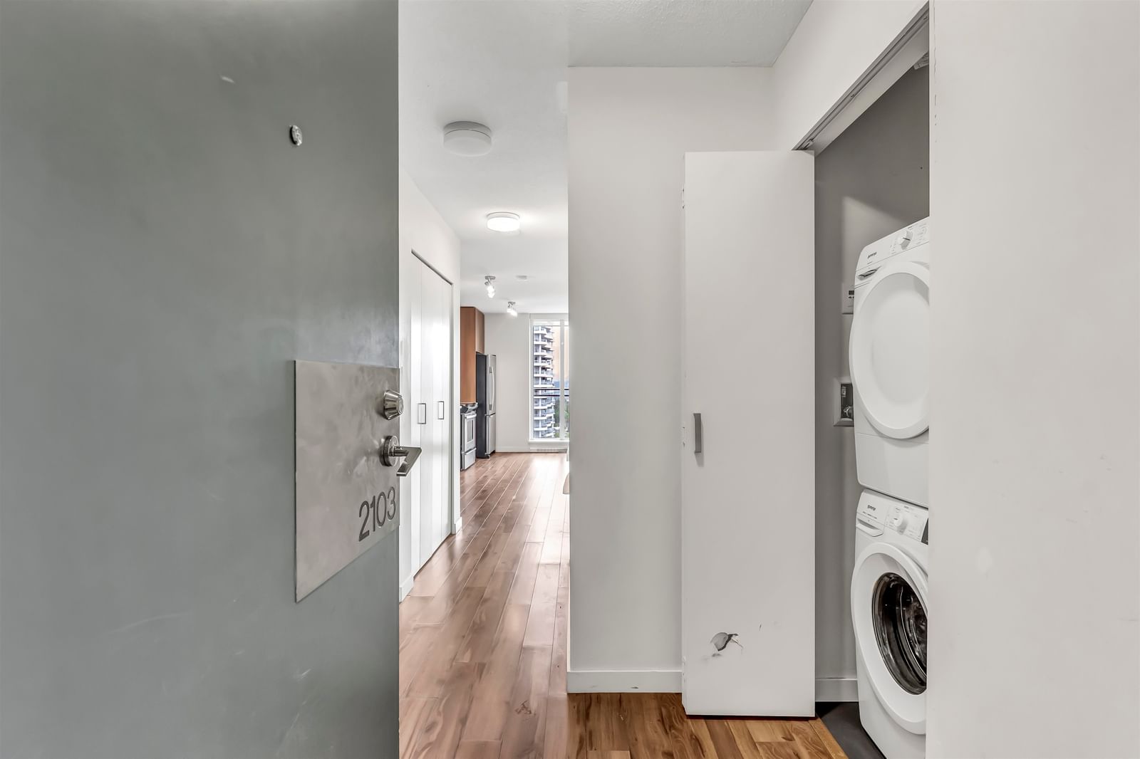Listing Image 12