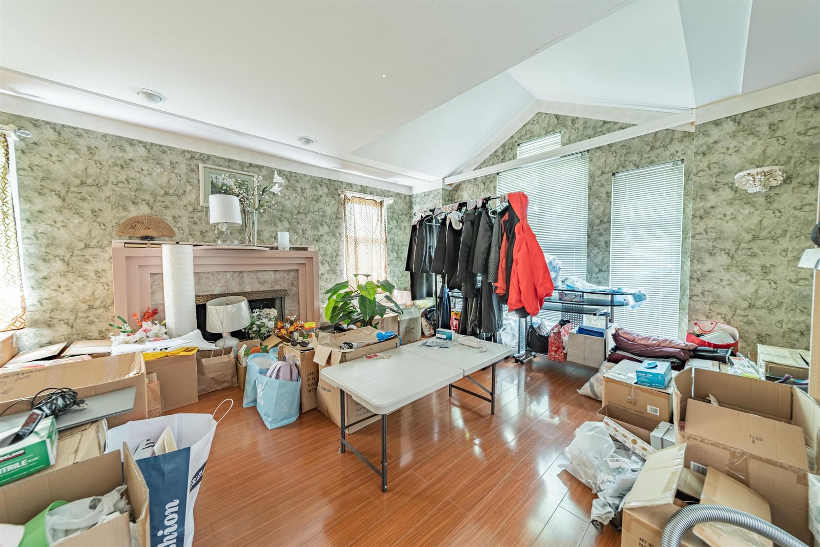 Listing Image 9