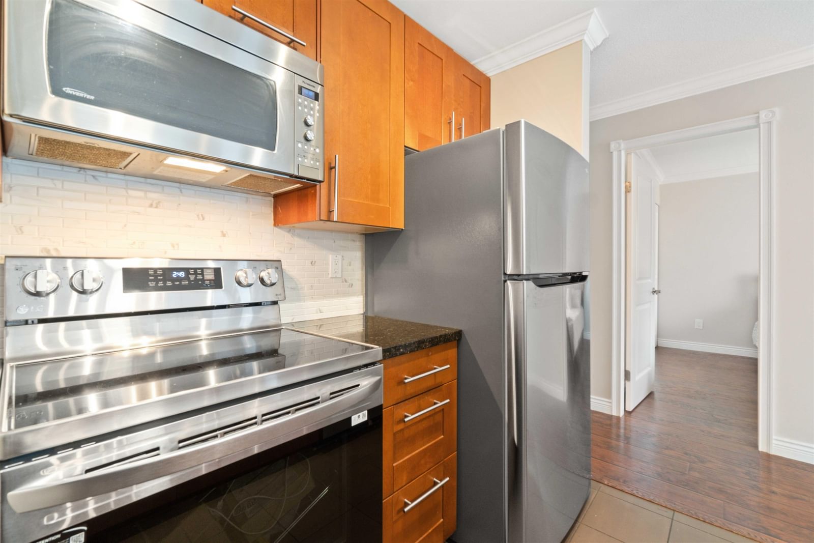 Listing Image 9