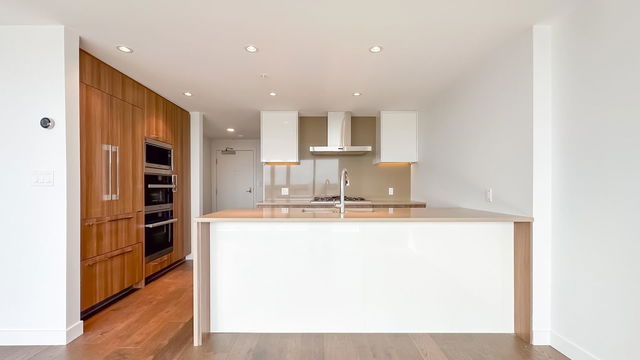 1602 - 8155 Capstan Way