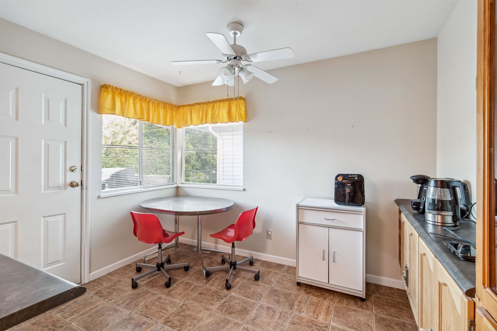 Listing Image 8