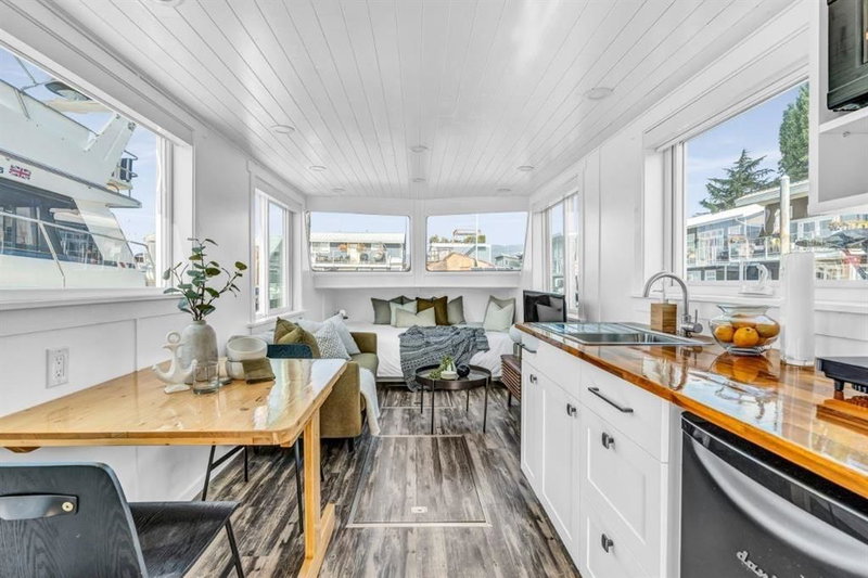 C07 - 415 Esplanade Avenue, North Vancouver, V7M 1A6 | Image 2