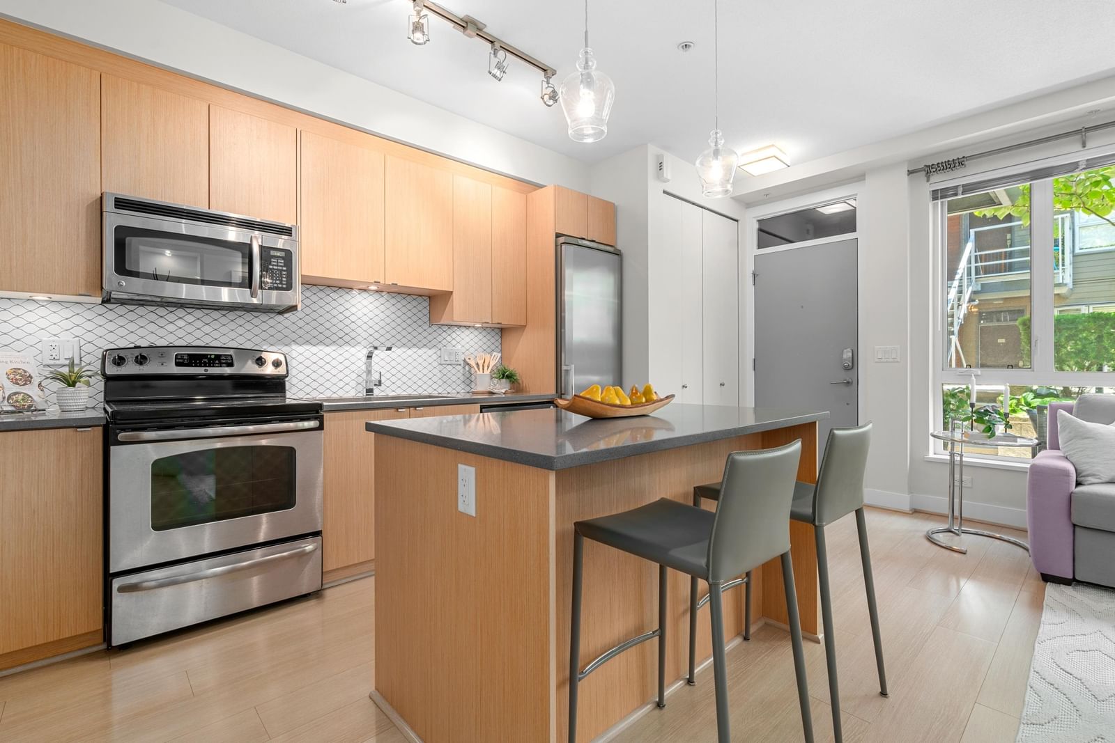 Listing Image 11