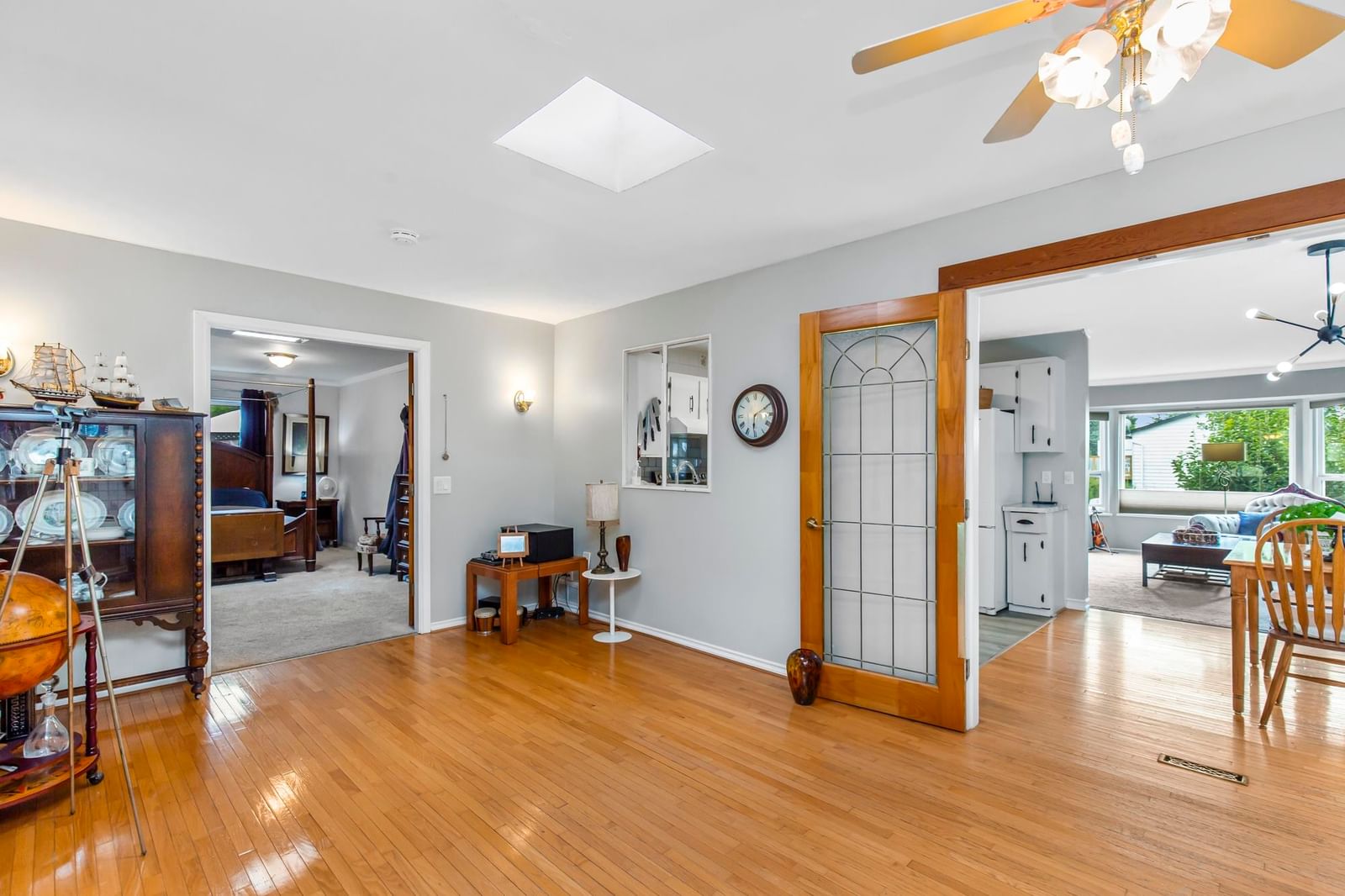 Listing Image 10