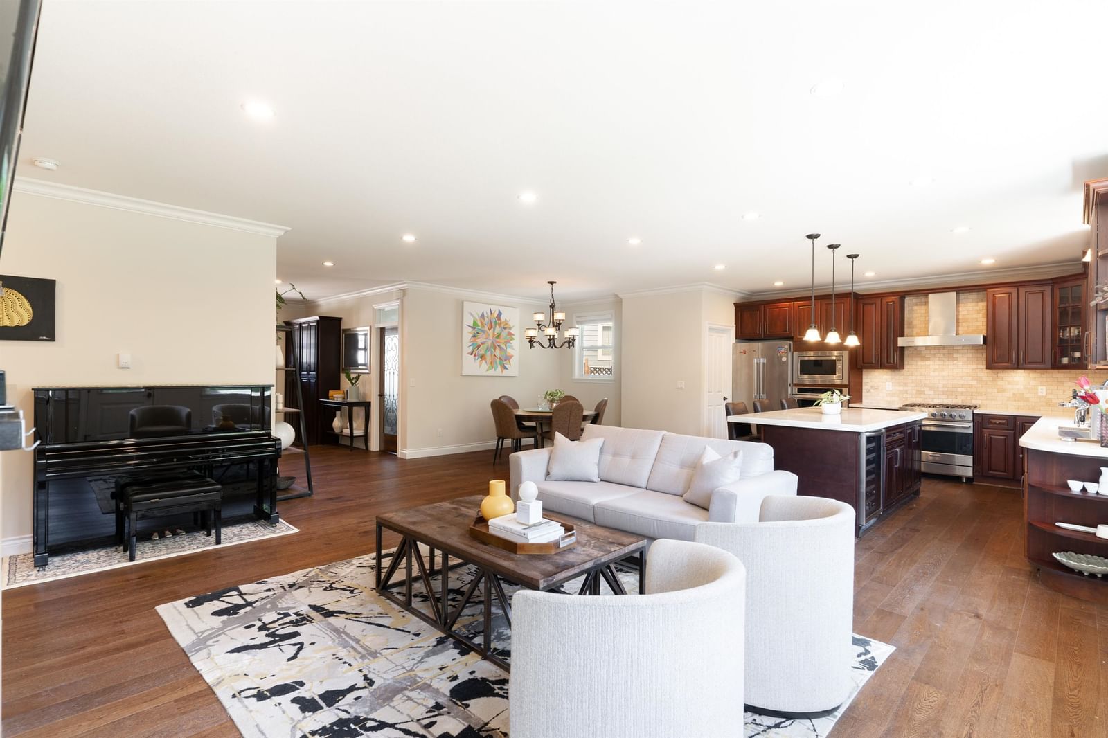 Listing Image 10