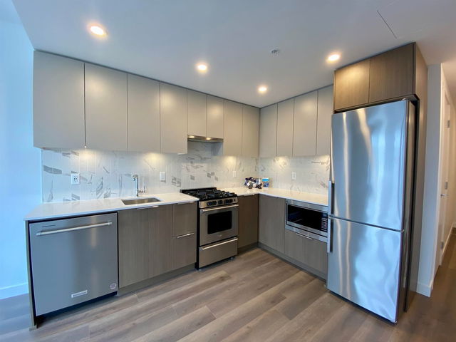 416 - 645 Como Lake Avenue