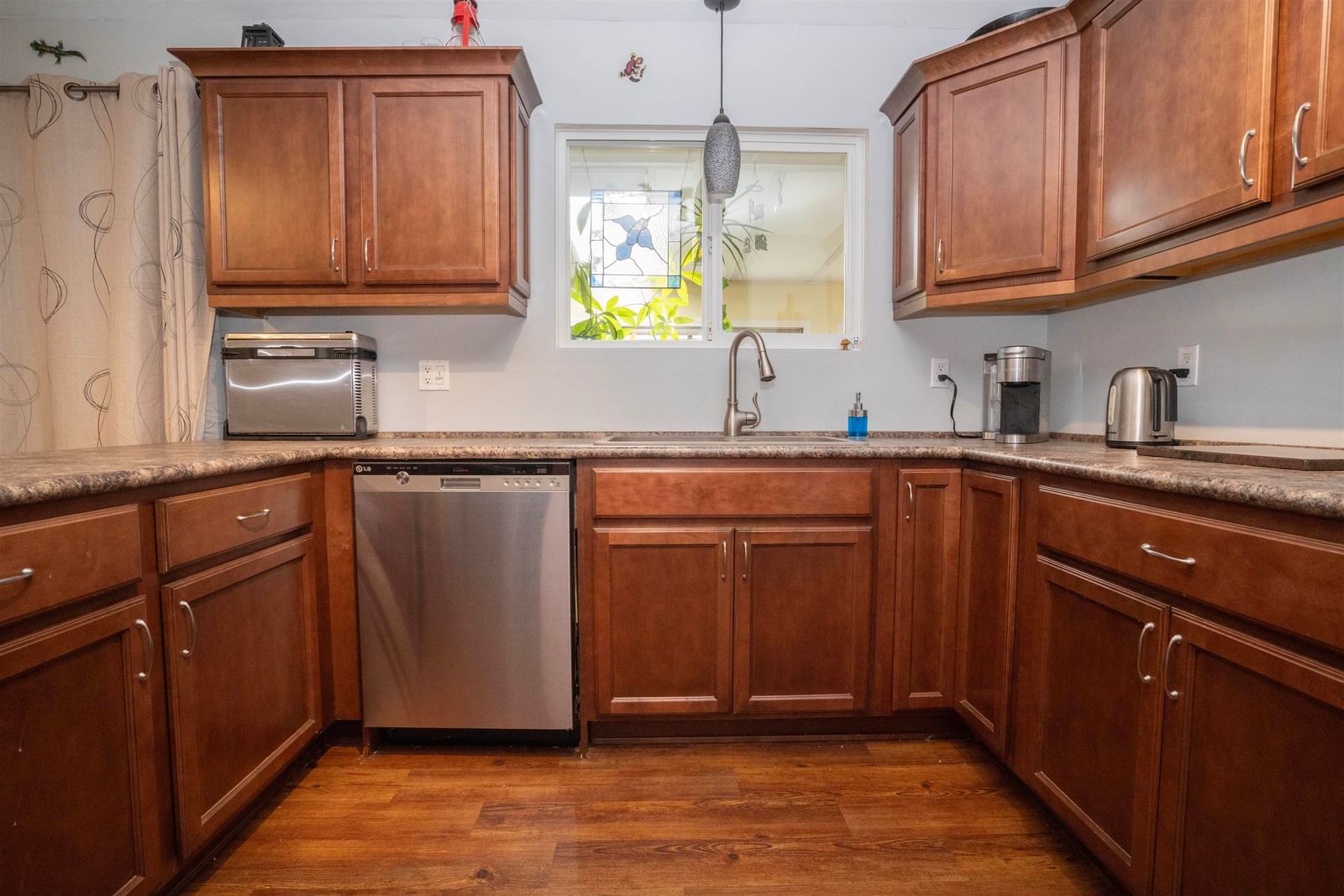 Listing Image 10