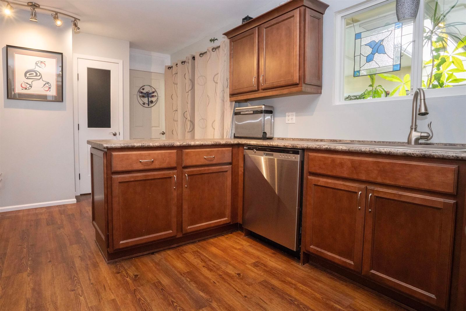Listing Image 11