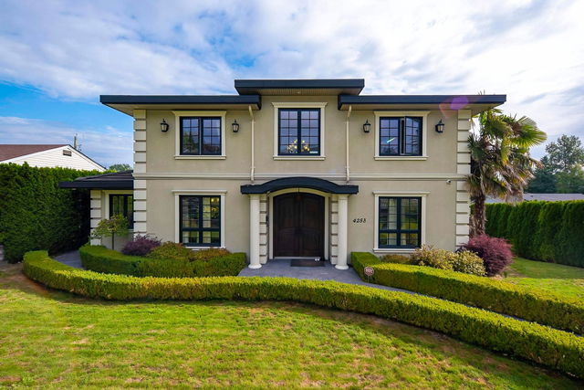 4253 Price Crescent