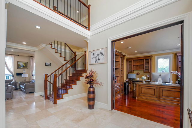 4253 Price Crescent
