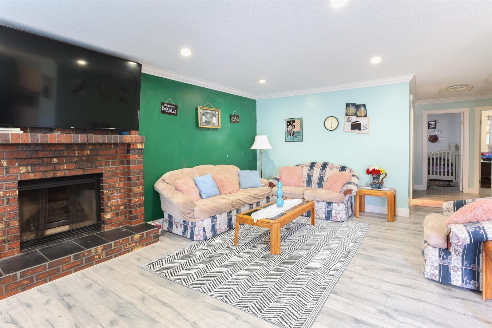 Listing Image 6