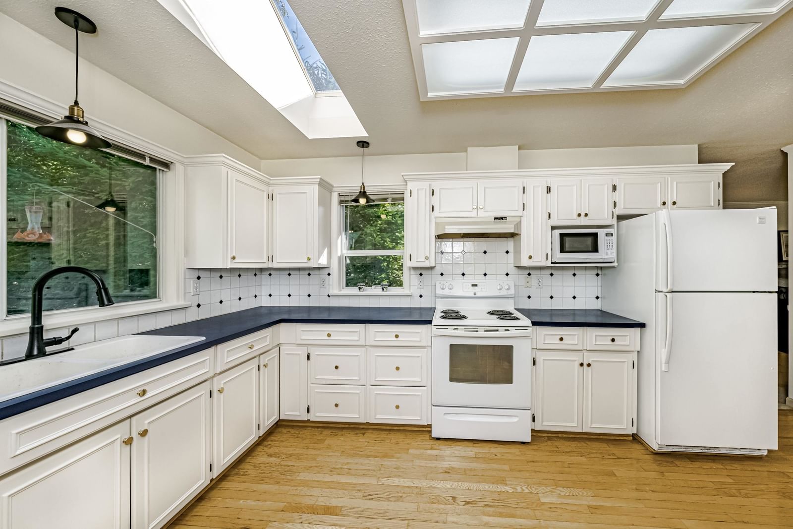 Listing Image 18