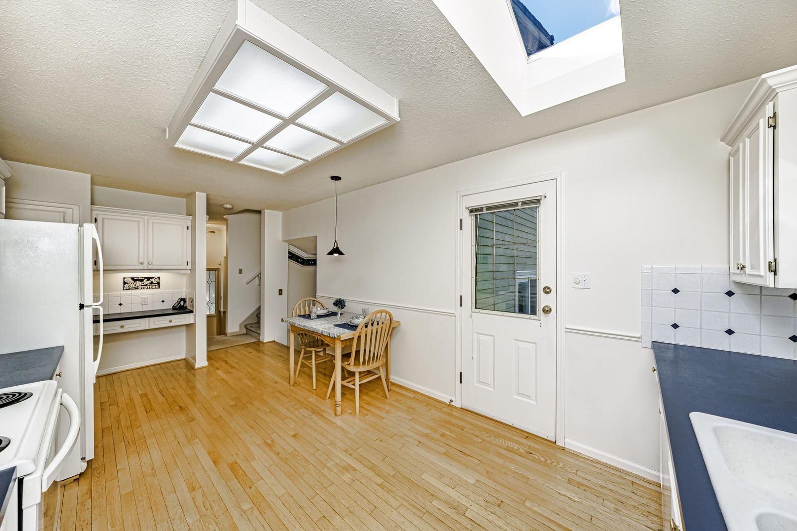Listing Image 19