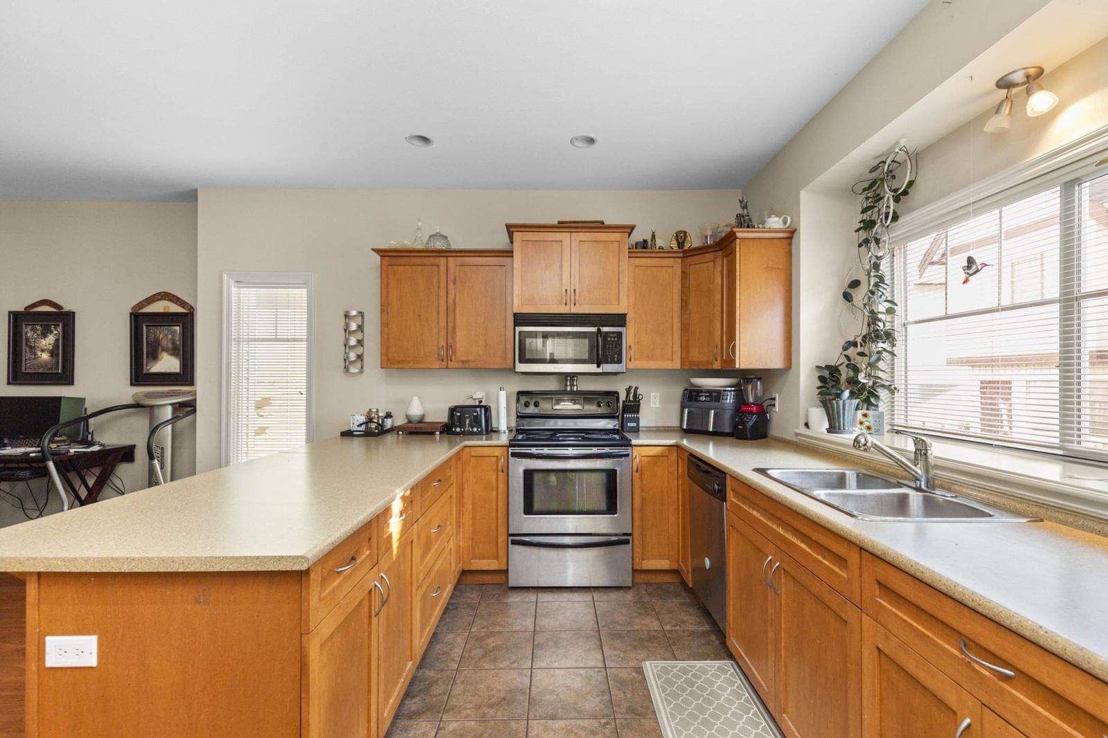 Listing Image 10