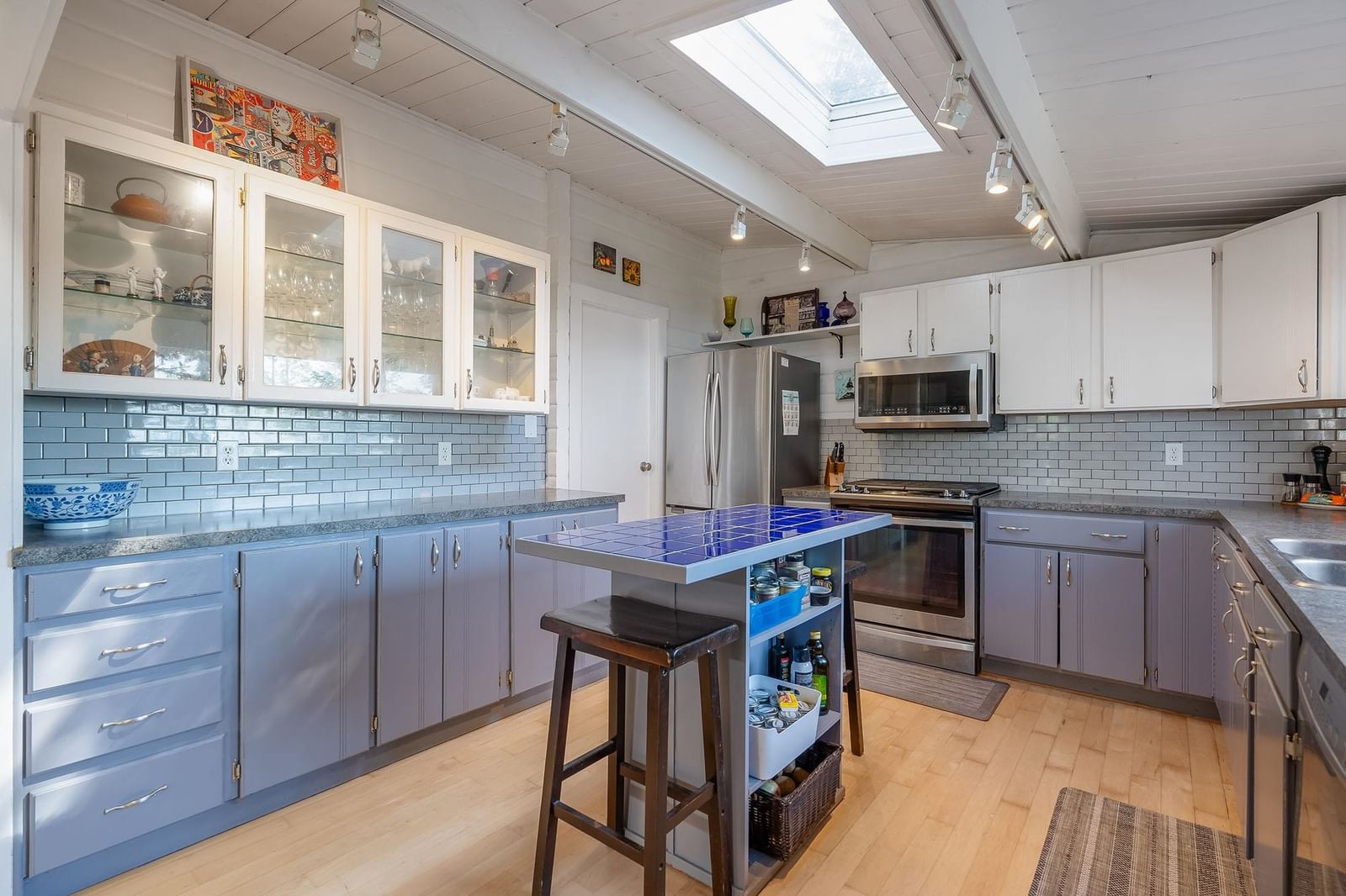 Listing Image 12