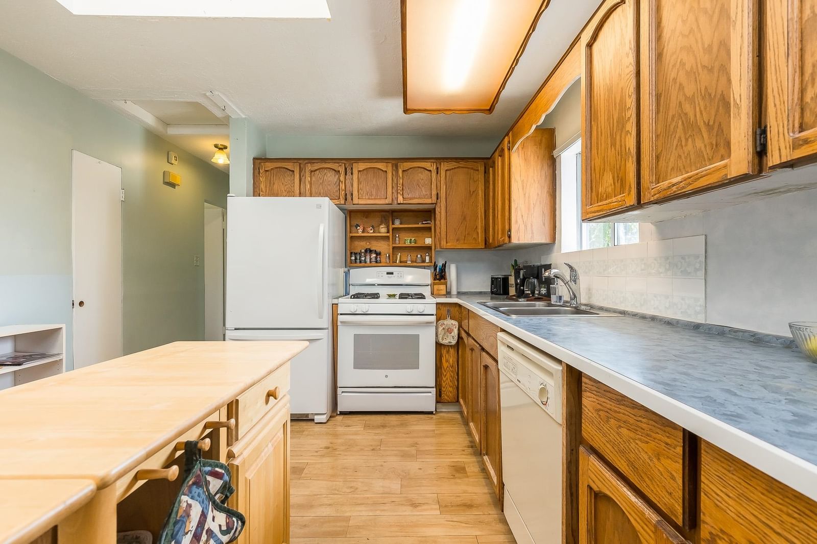 Listing Image 5