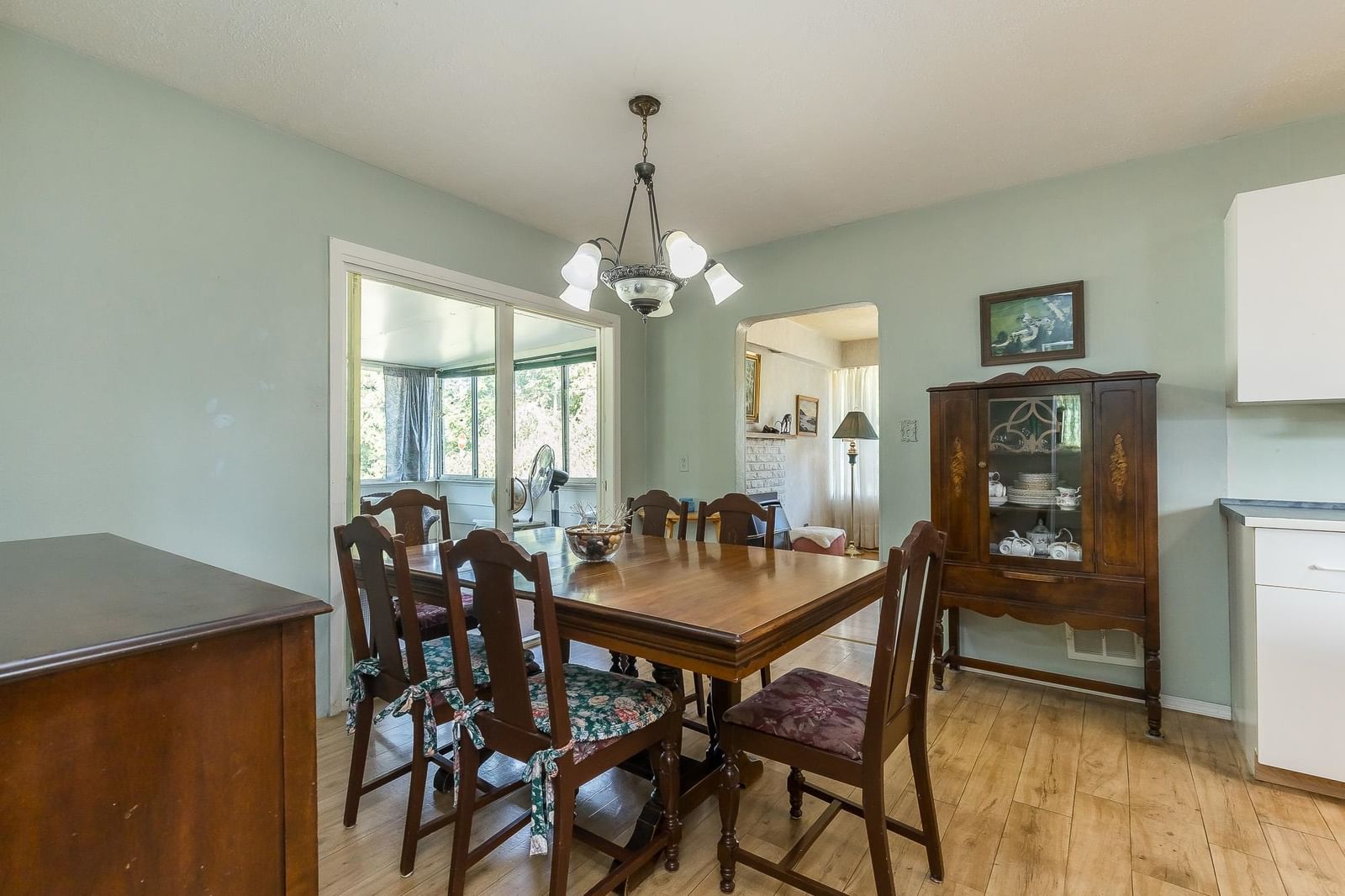 Listing Image 8