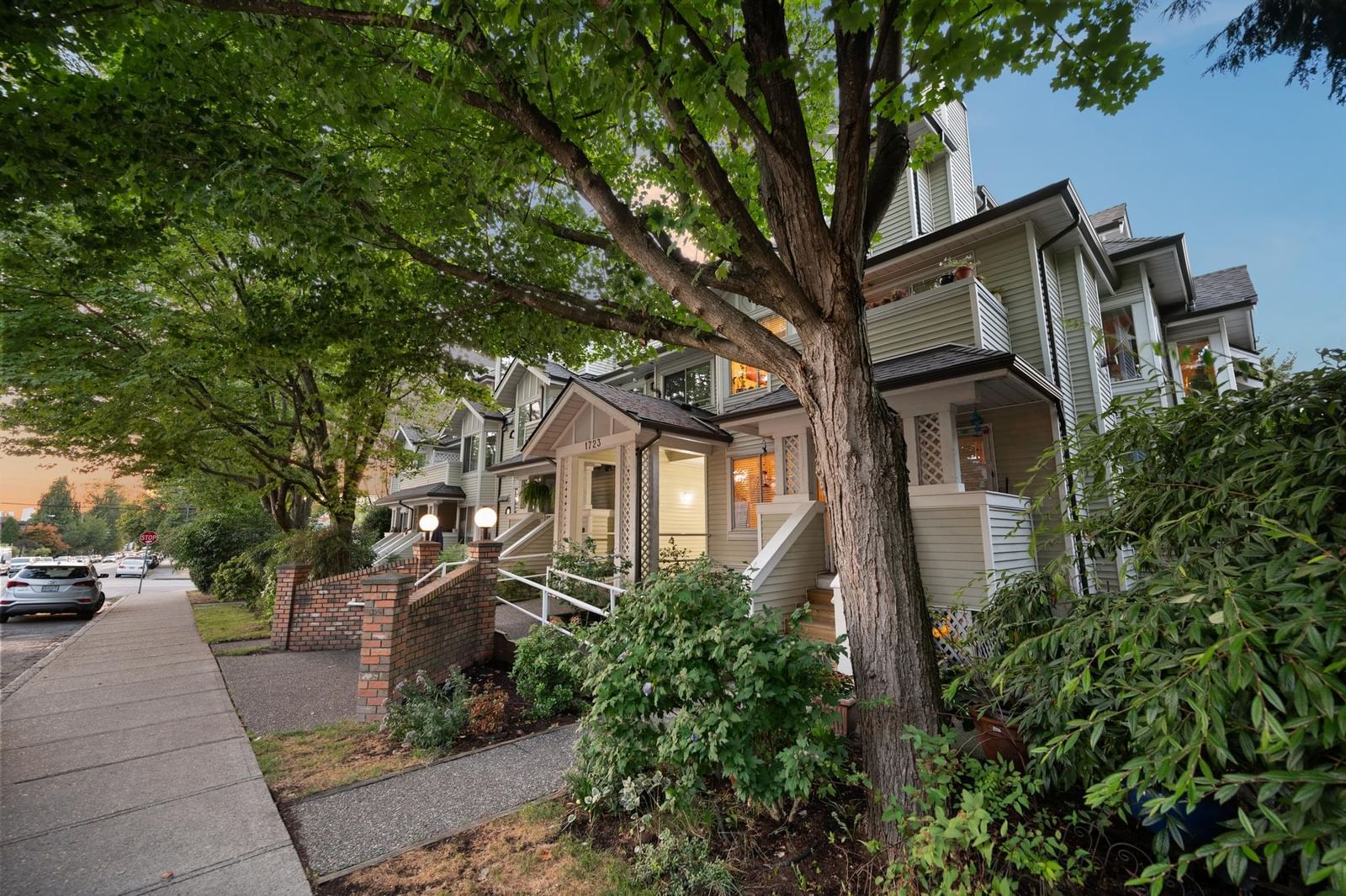 Listing Image 3