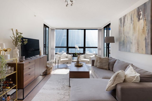 605 - 933 Hornby Street