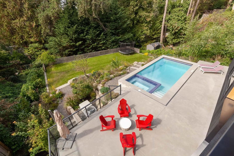 3823 Bayridge Avenue, West Vancouver, V7V 3J3 | Image 2